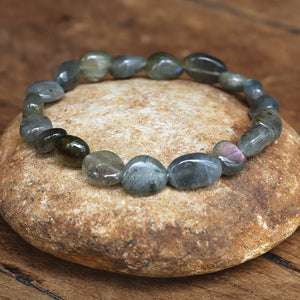 Natural Bracelets Jewels® - Bracciale in labradorite con pepite irregolari per uomo e donna.